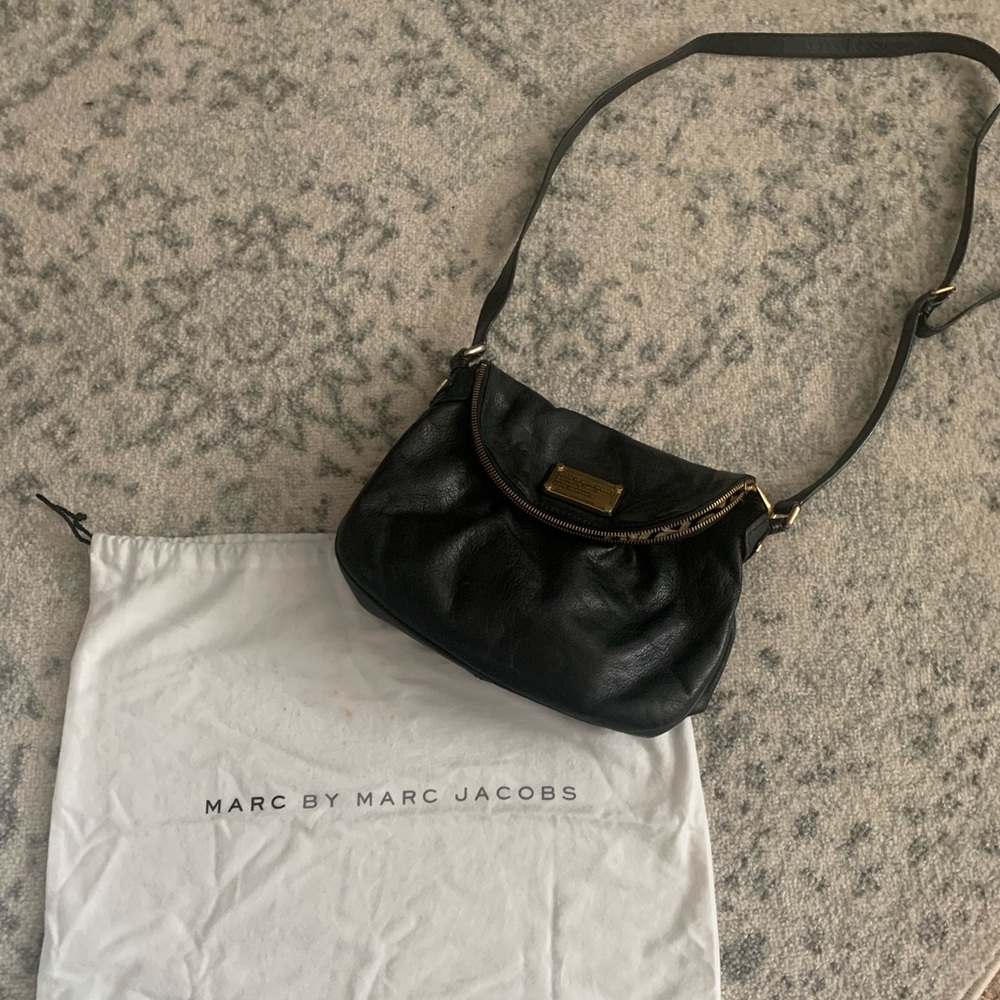 Black Marc Jacob's crossbody bag
